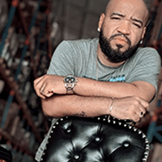 Poltrona Vintage INK II, em design exclusivo, foi projetada para homenagear os 20 anos de carreira de Allan Calixto