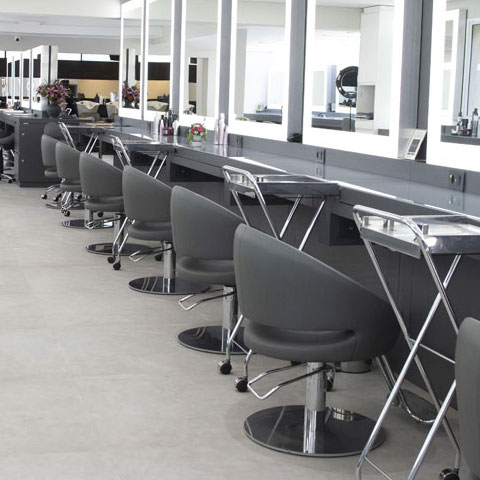 Em busca de uma poltrona slim para o seu salão?