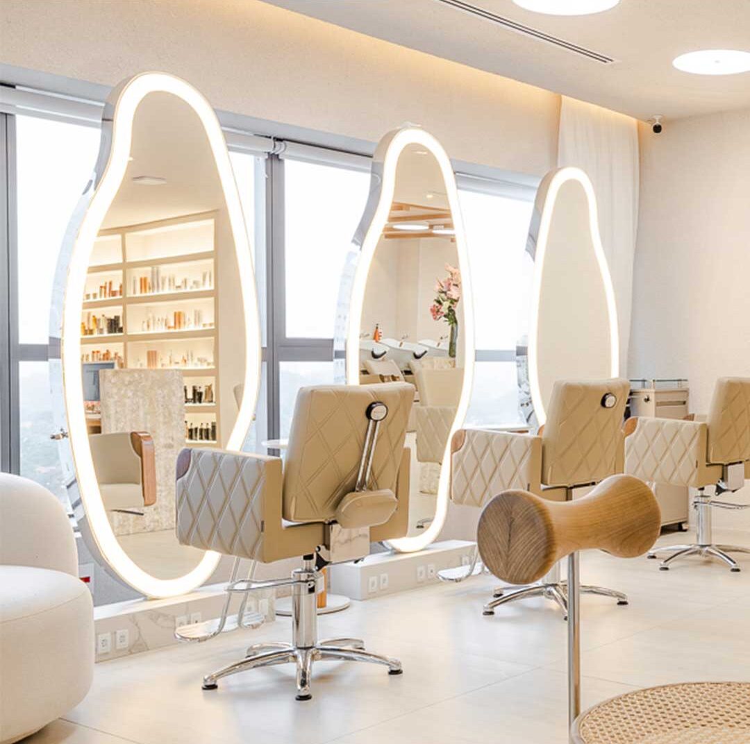 Espelho Orgânico: Tendência em Decoração para Salão de Beleza